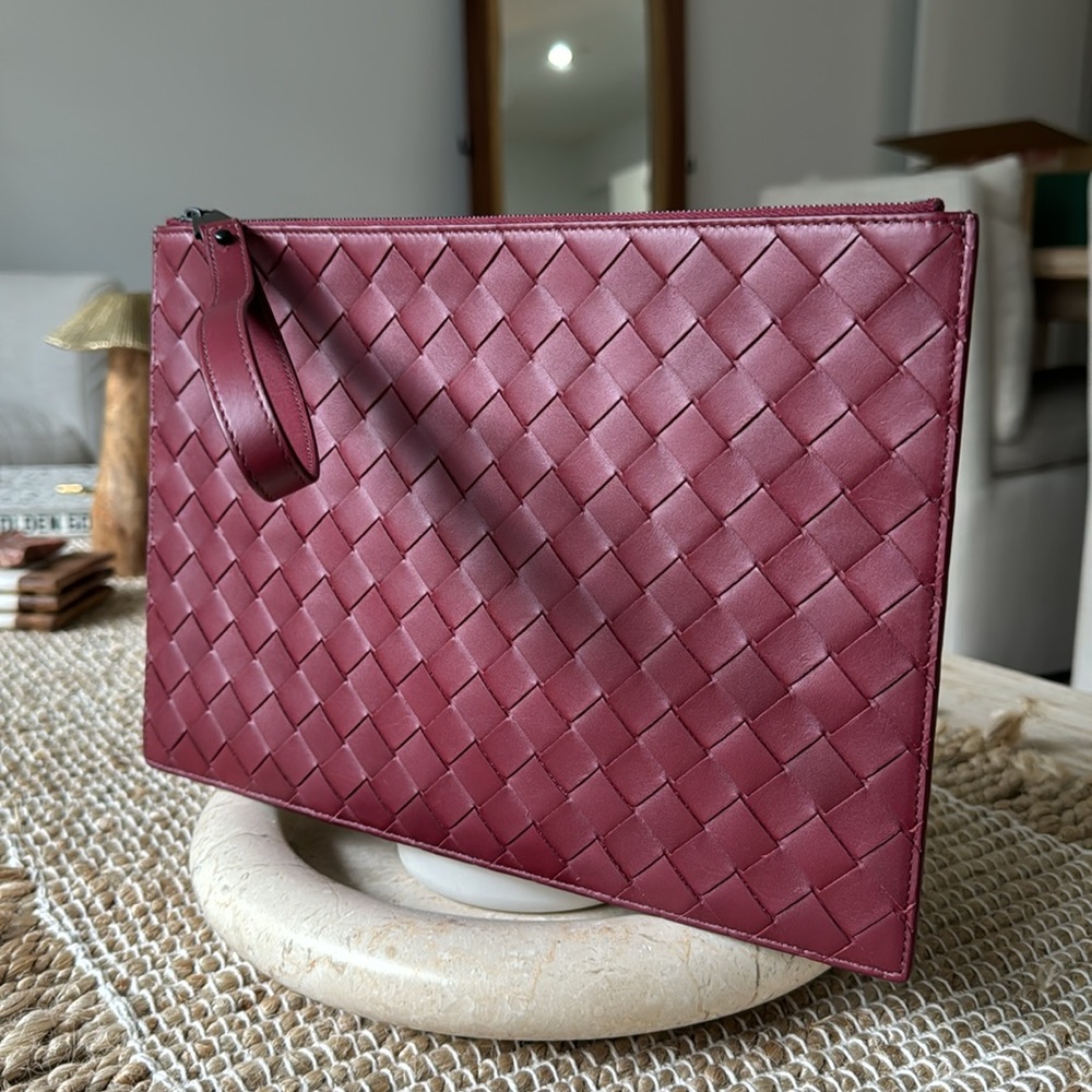 Bottega Veneta - Large intrecciato leather pouch